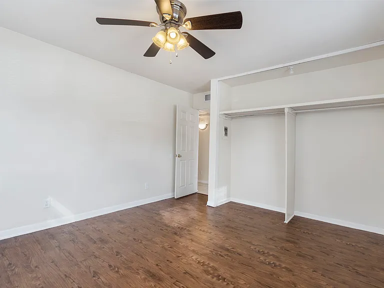 936 E Walnut St #1 — Photo 5