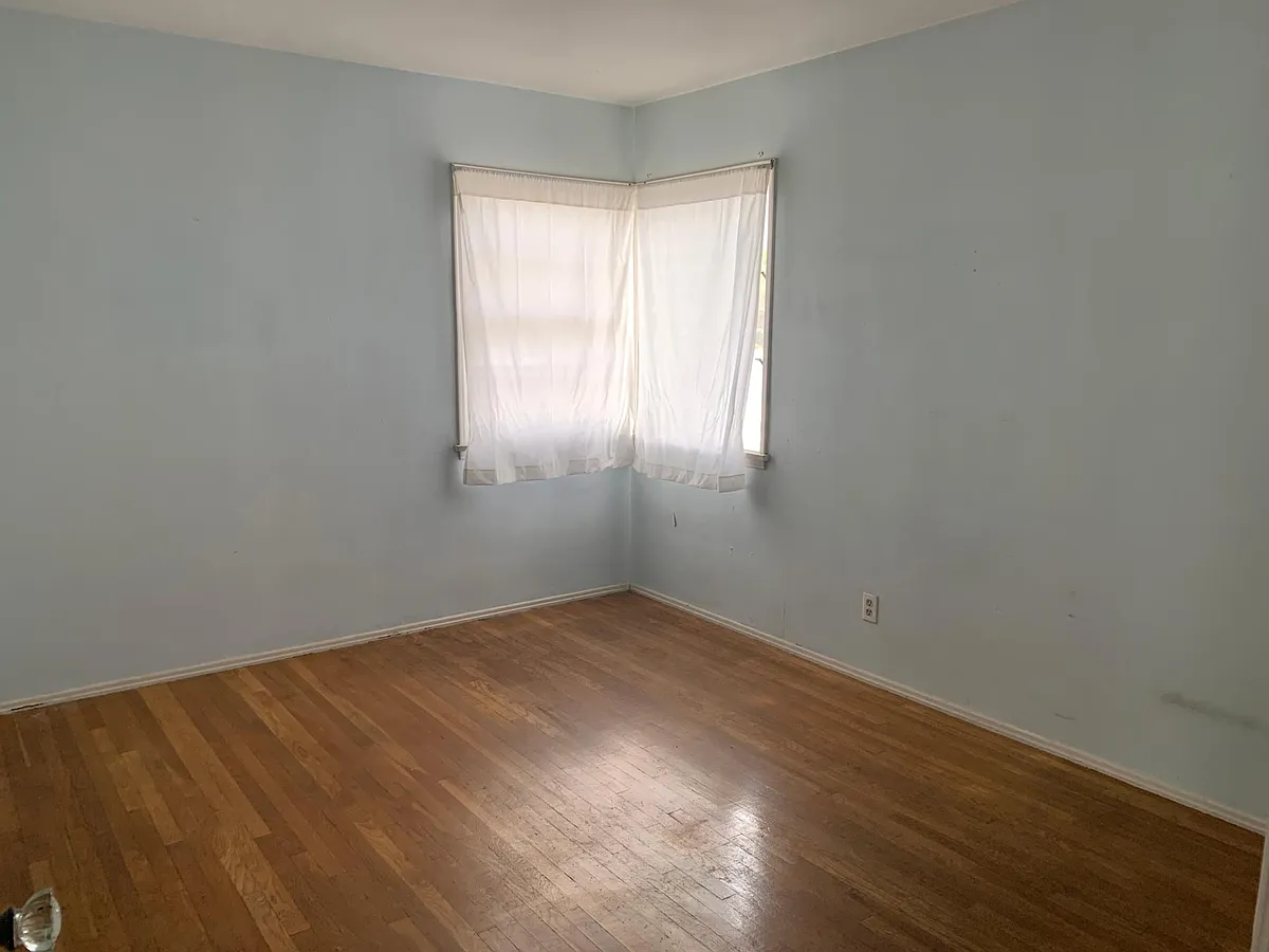 Bedroom - 2212 Oak St #3