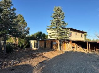 12 Mule Deer Rd, Ranchos De Taos, NM 87557