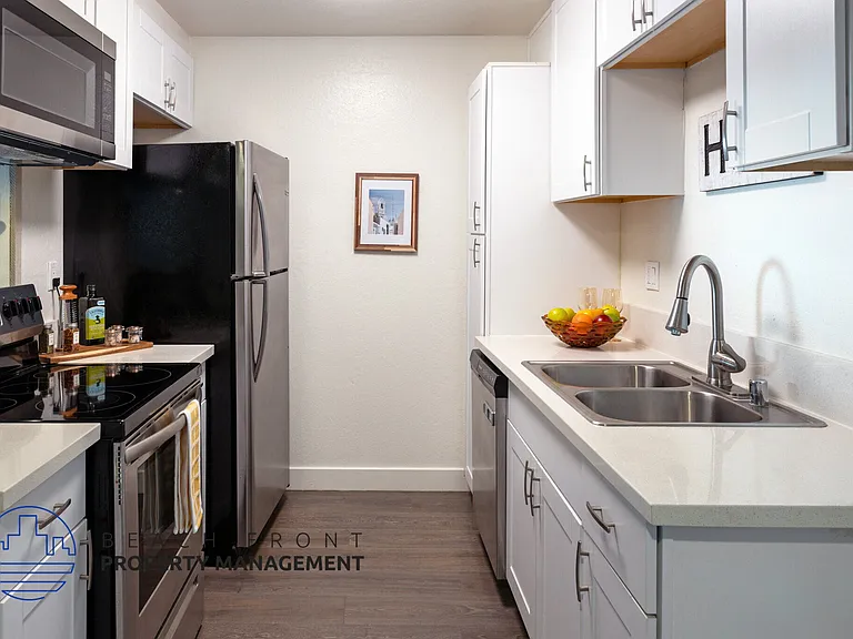 Windmill Apartments — Photo 2
