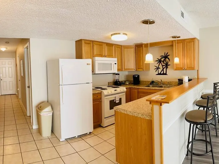 1000B Deer Creek Rd #C — Photo 1