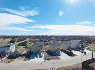 1300 Hausman UNIT B, Lockhart, TX 78644