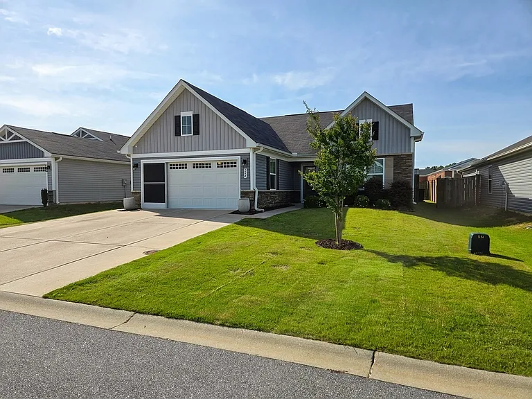204 Wellwood Way — Photo 1