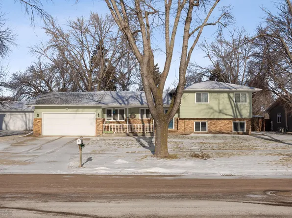 27 Birch Ln S, Fargo, ND 58103