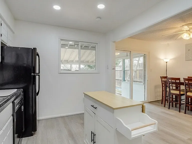 11646 Lincoln St — Photo 47