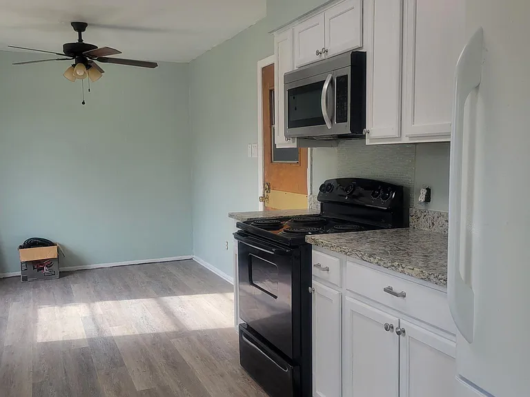 806 Keller Ave — Photo 5