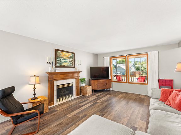 3rd image of 625 Golden Hills Dr