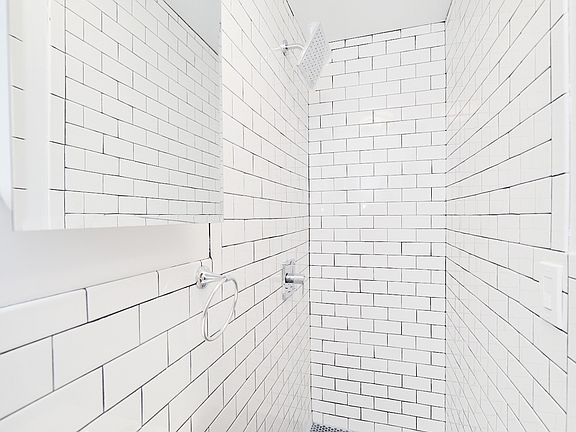 4th image of 326 E 74th St APT 14