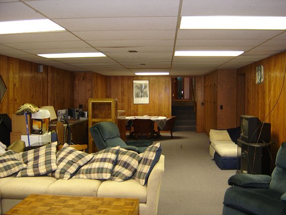 2nd image of 1512 Meadowbrook Ln
