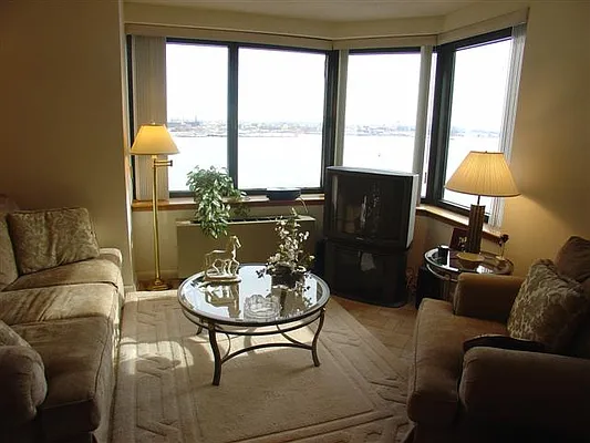 Rented by Luxury Habitat | media 43