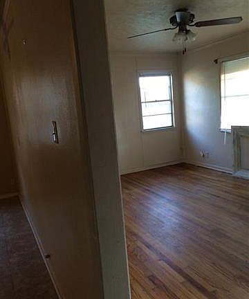 5th image of 2621 N Elm St