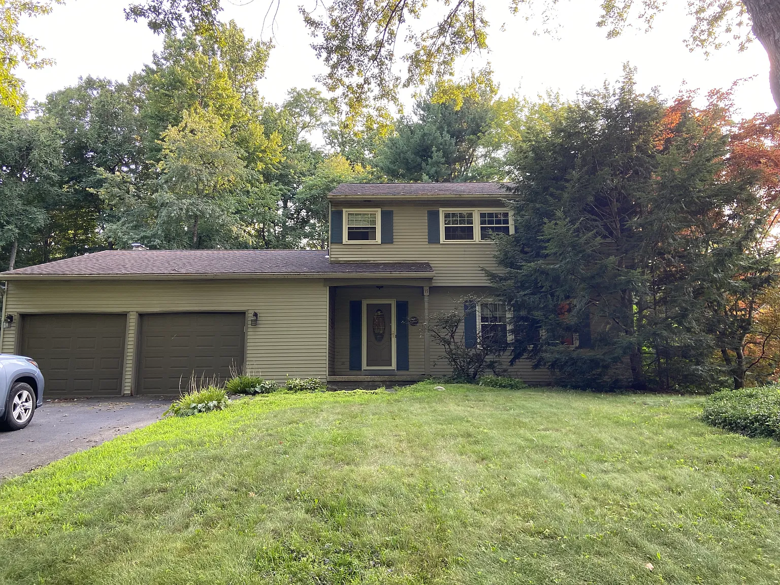 4 bed, 2.5 bath, 2234 sqft, $3,000 — Photo 2