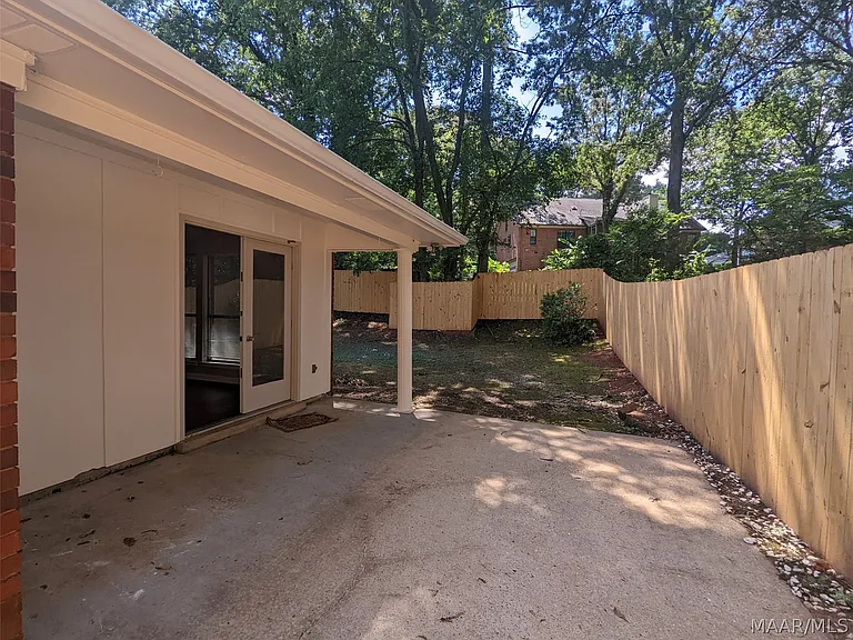 191 S Burbank Dr — Photo 16