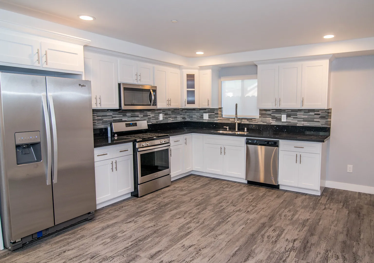 3753 S Woodlawn Ave — Photo 4