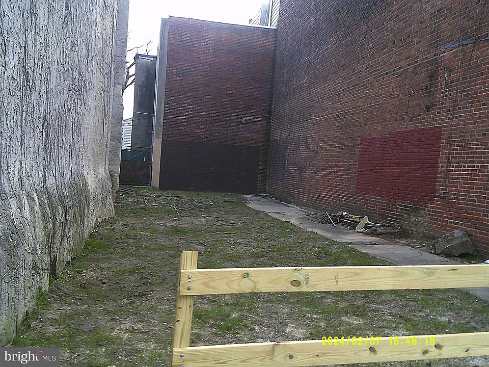 2nd image of 5926 Master St