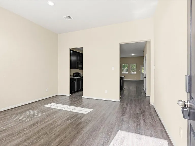 6131 Carpenters Cove Ln — Photo 3