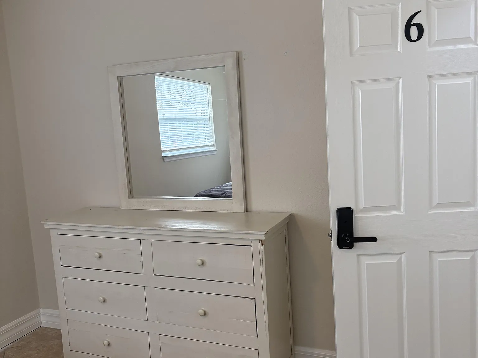 4 bed, 3.0 bath, 1868 sqft, $910 — Photo 4