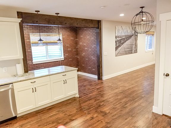 3rd image of 1711 W Hamilton Dr #Basement