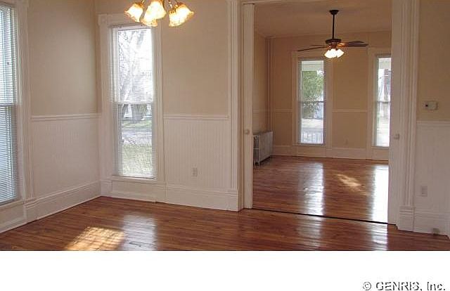 2nd image of 118 Lake St