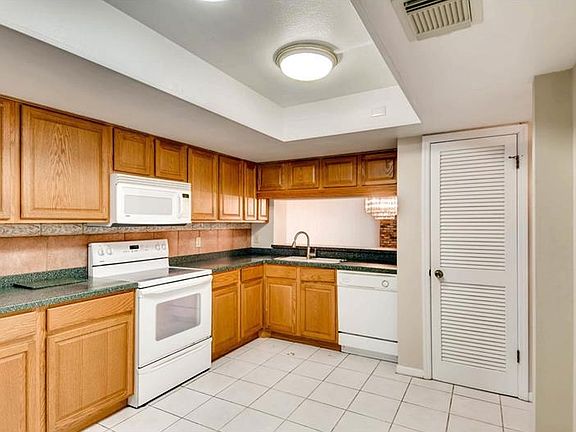 4th image of 1055 Kensington Park Dr Unit 212