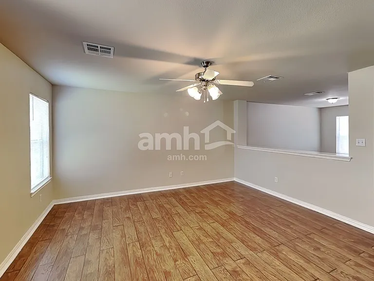 212 Hereford St — Photo 5