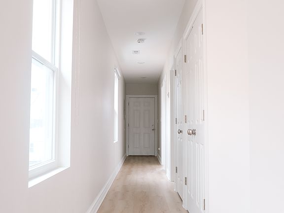 4th image of 1103 N Lawndale Ave #2