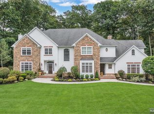 281 Woodside Ave, Franklin Lakes, NJ 07417