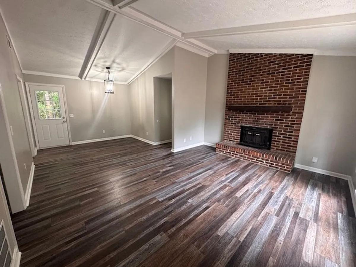 Building Photo - 221 Hearthstone Dr