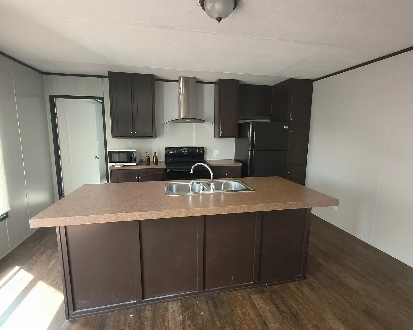 3 bed, 1140 sqft, $999 — Photo 3