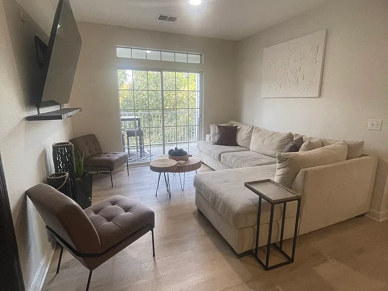 3176 Feltrim Pl #302 — Photo 3
