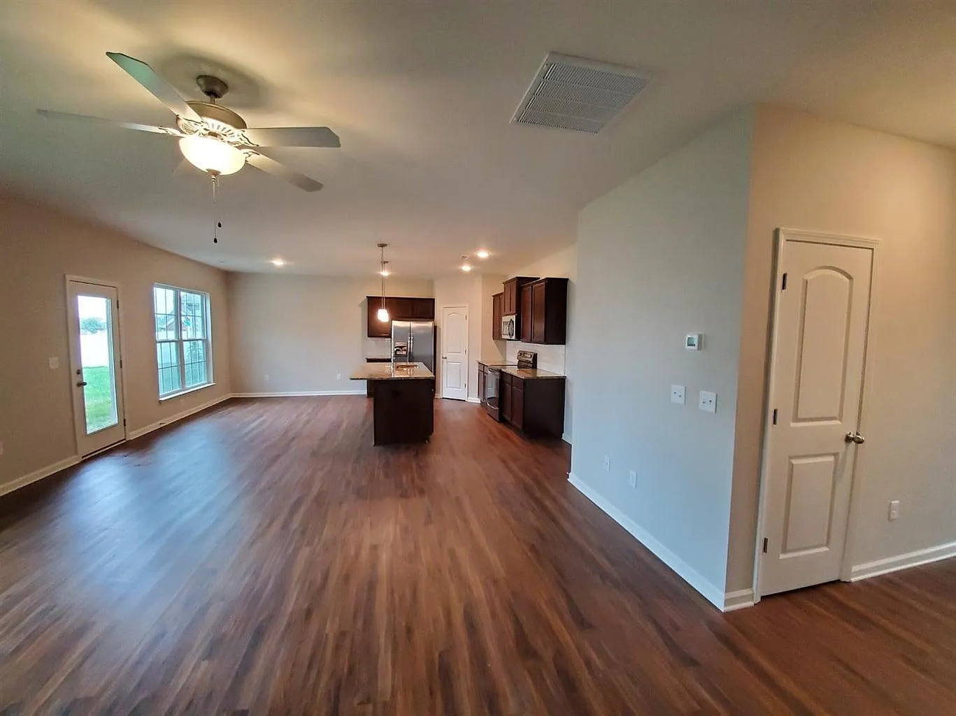 3 bed, 2.5 bath, 1997 sqft, $2,300 — Photo 4