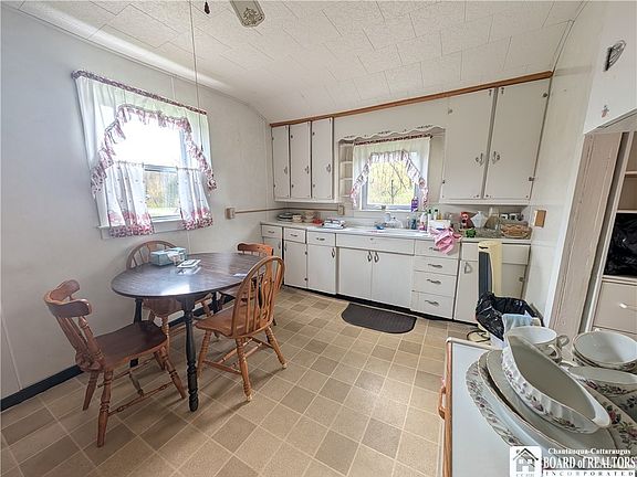 2nd image of 10451 Edies Rd