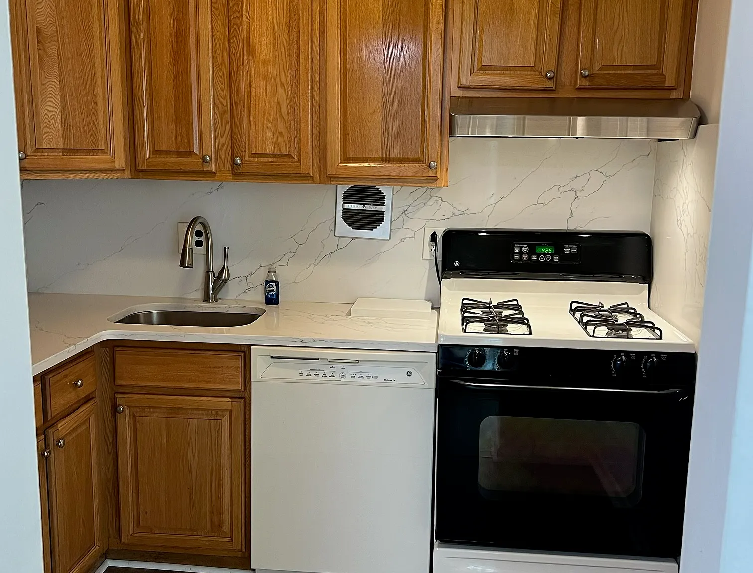 15 Brighton Vlg — Photo 4