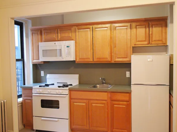 72 Seaman Avenue image 1 of 3