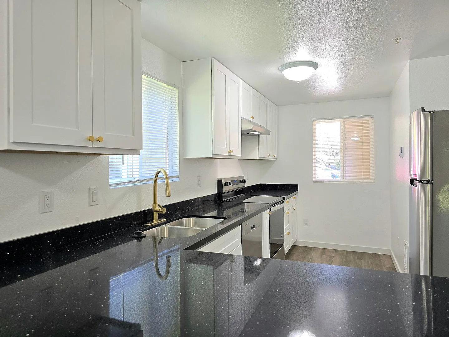 100th Street Apartments — Photo 4