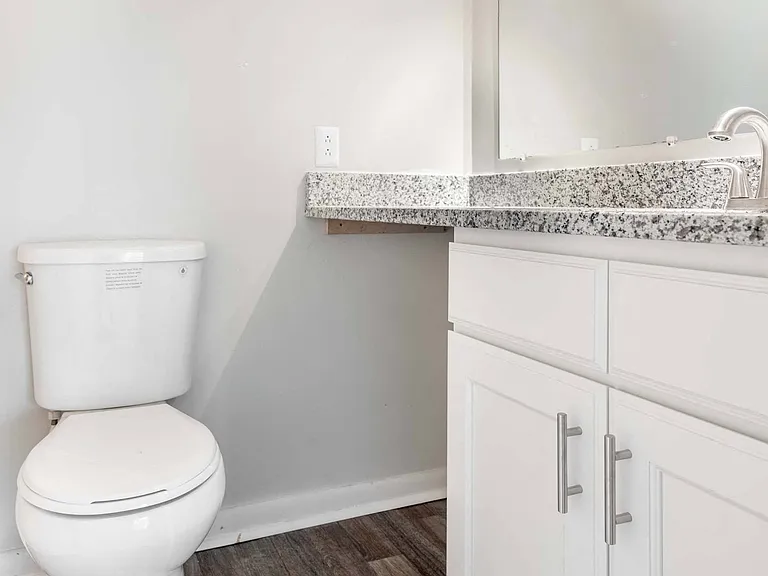 Carolanne Terrace Apartments — Photo 8