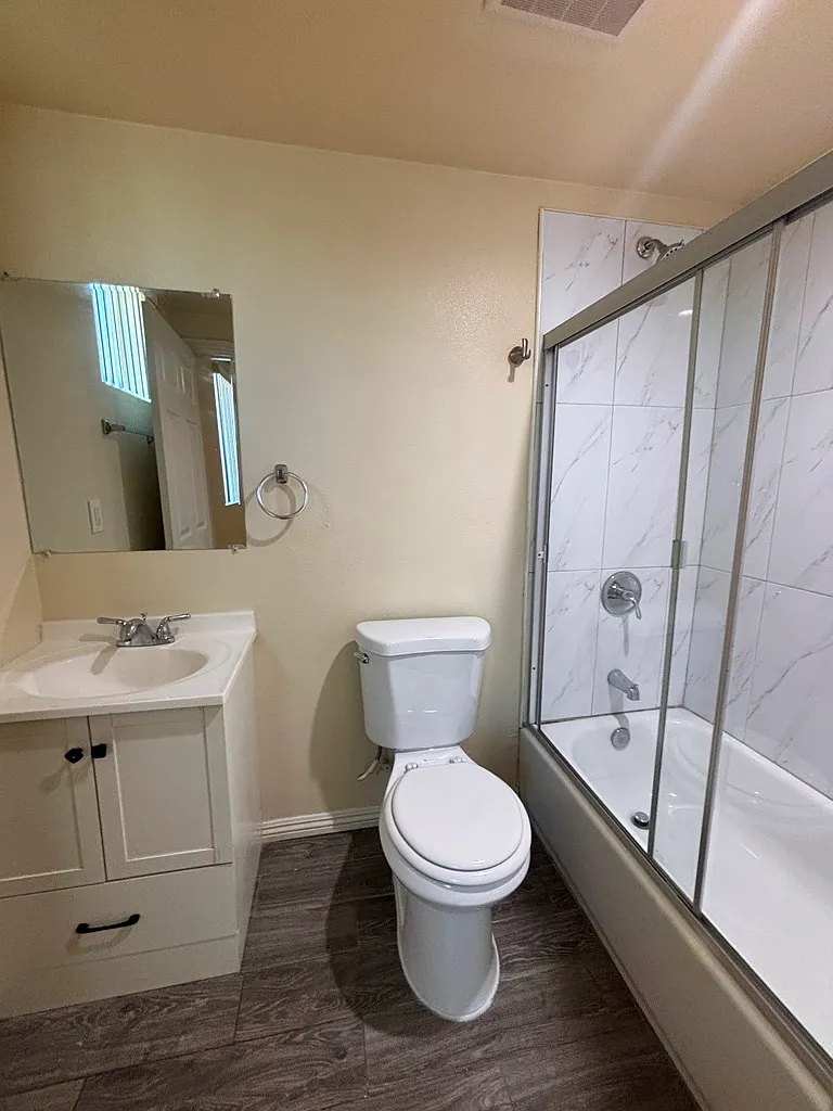 3 bed, 1189 sqft, $3,650 — Photo 2