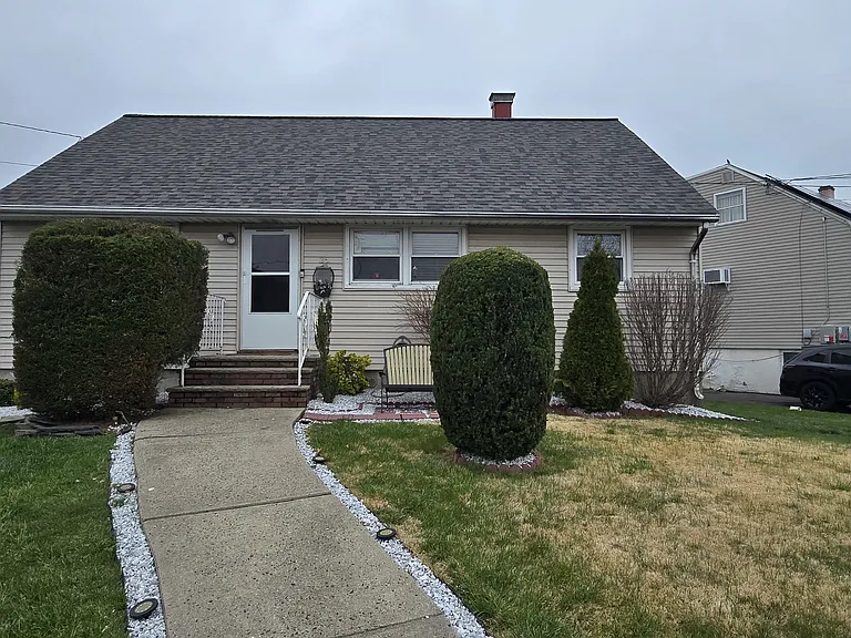 35 Universal Ave — Photo 1
