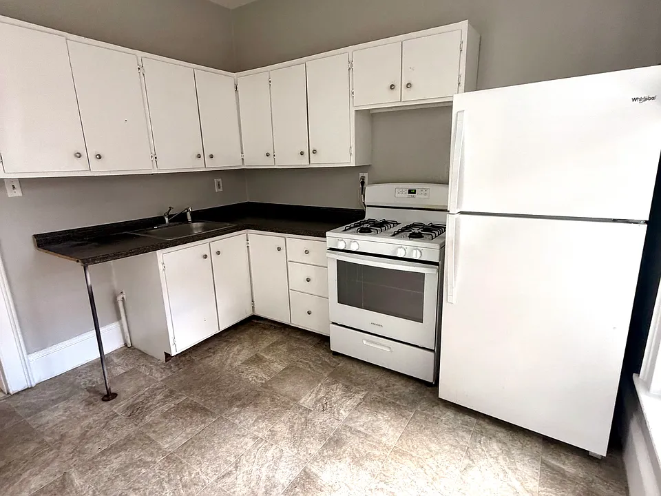 250-252 W High St #2R