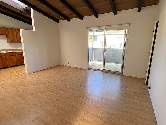 5th image of 2572 S Sepulveda Blvd APT 4