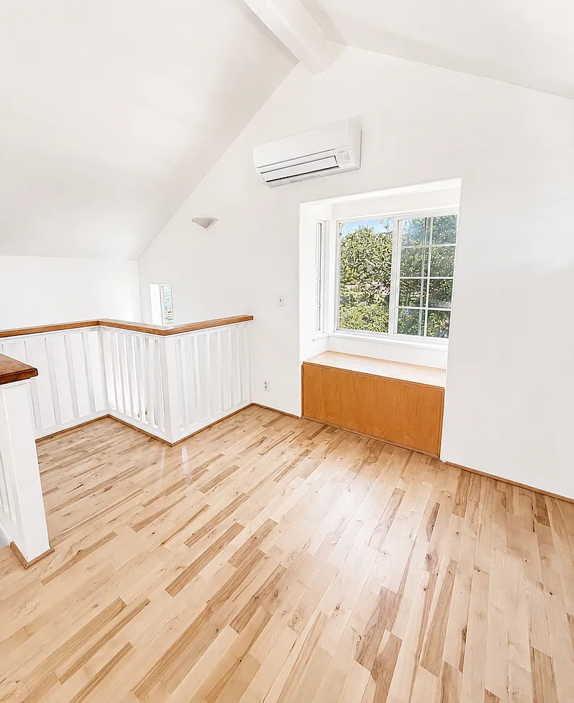 Brand New Upstairs 1 Bedroom ADU with Private Entrance & Backyard Access — Photo 2