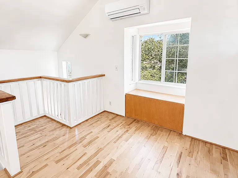 1472 Chanticleer Ave — Photo 2