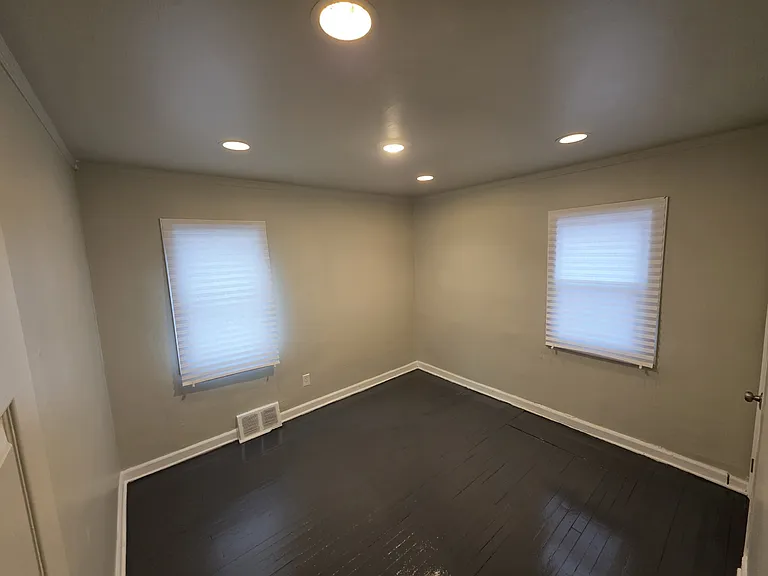 8461 Plainview Ave — Photo 2