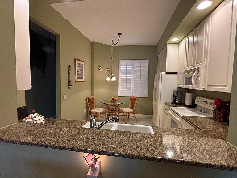 12 Harbour Isle Dr W #204 — Photo 3