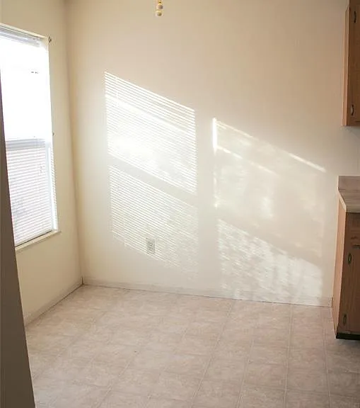 1420 Royal Oak Ct — Photo 8