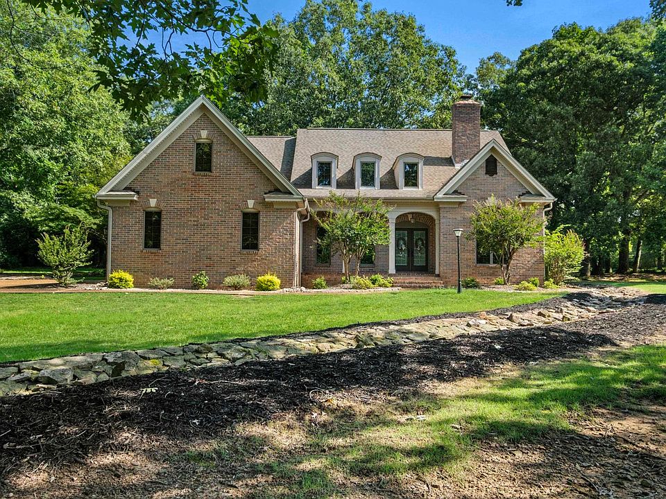 1st image of 4 Robinwood Dr