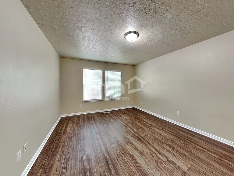 7128 N Kiowa Pkwy — Photo 7