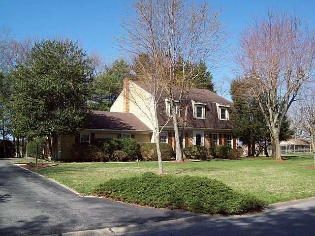 1st image of 6136 Westbury Dr