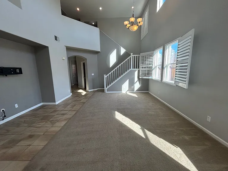 212 Riverbend Ln — Photo 3