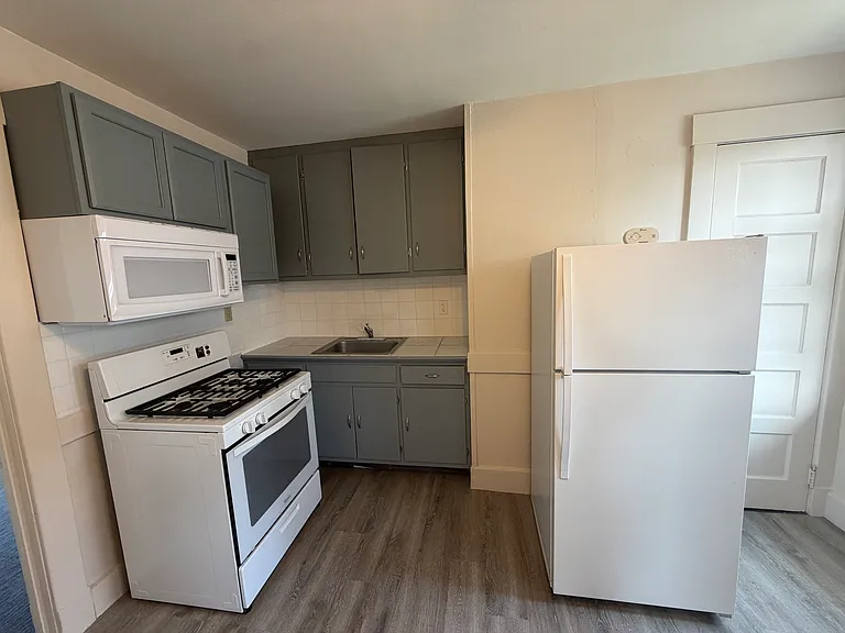 29 Lucy St #2 — Photo 2